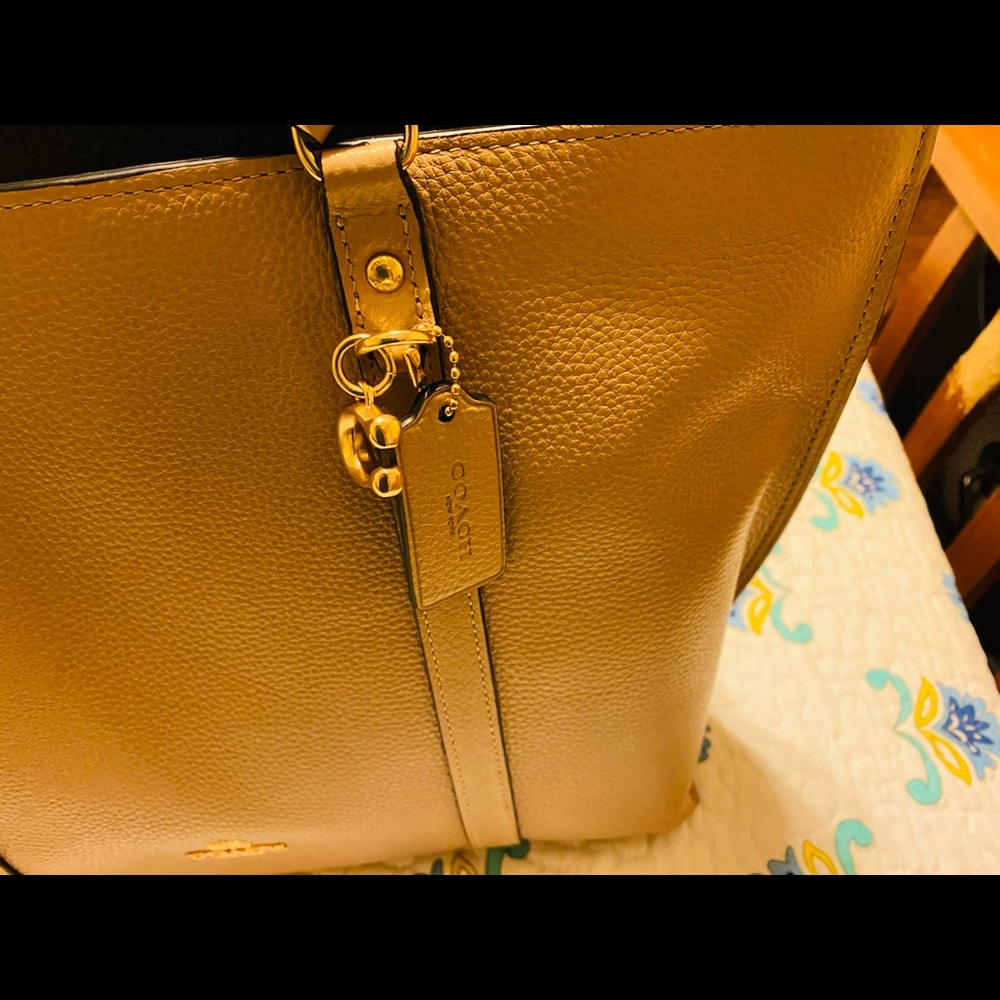 Coach Bag, genuine leather 12 x 15” - Picture 3 of 12